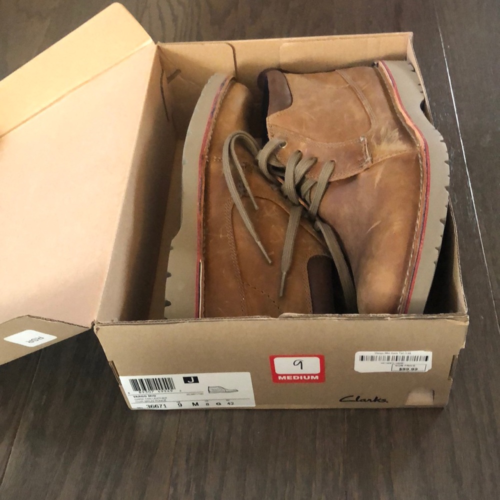 NWB Clarks Vargo mid boot